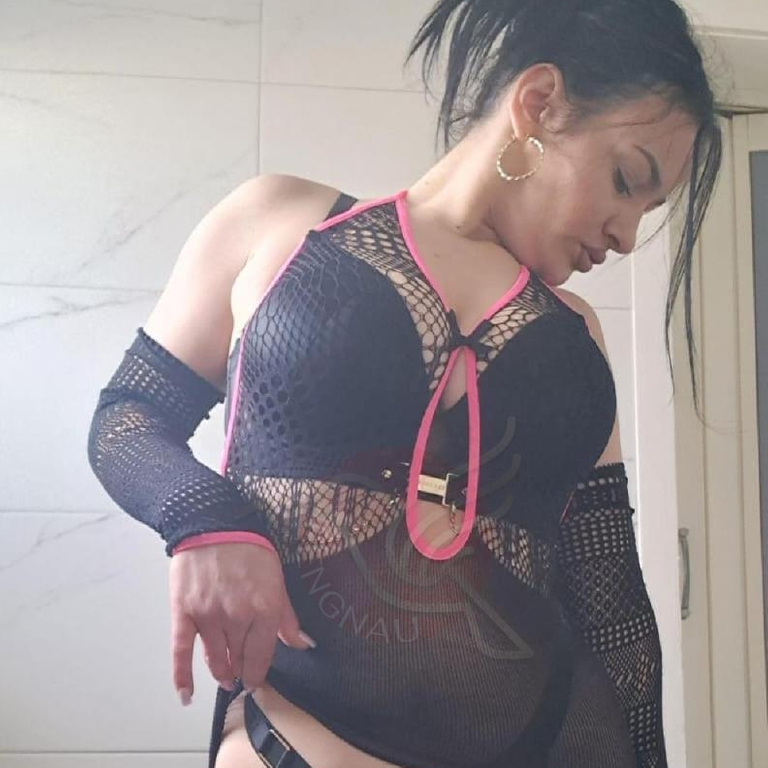 Alexandra - Studio 6