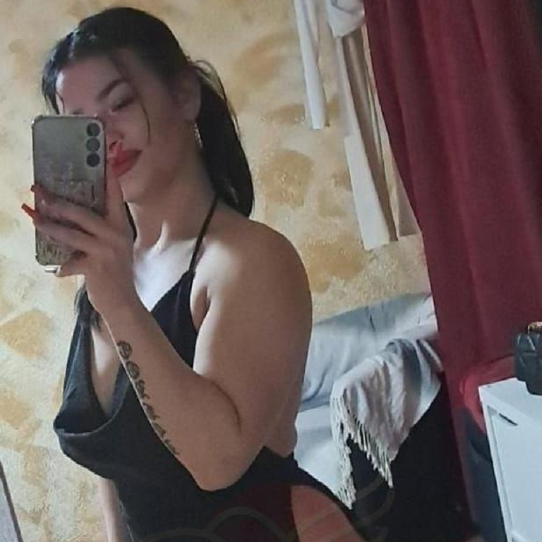 Alexandra - Studio 6