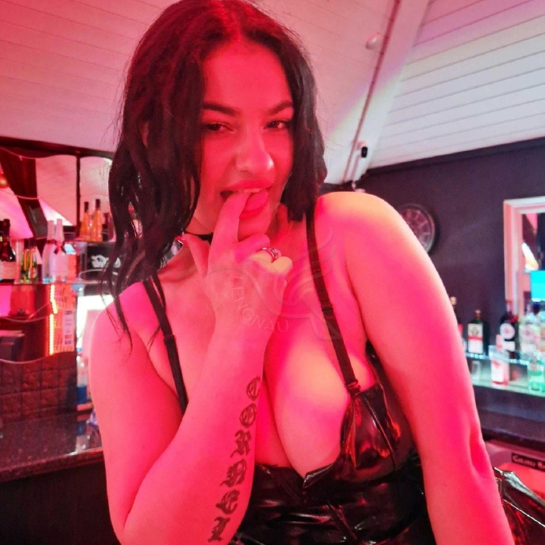 Alexandra - Studio 6