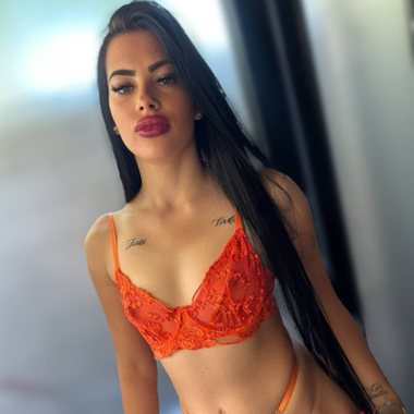 Bella - vive &amp; enjouée