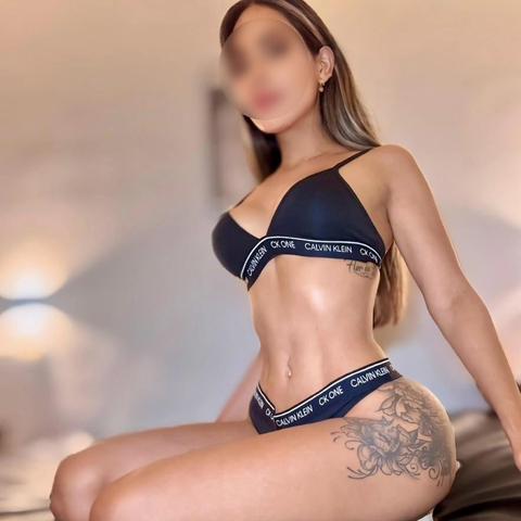 Catalina - nette Brünette