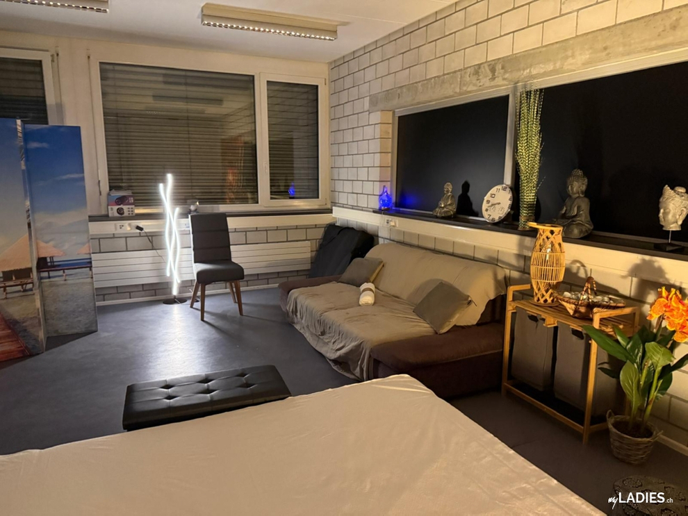 Masseurinnen im erotischen Bereich gesucht / Bild 2