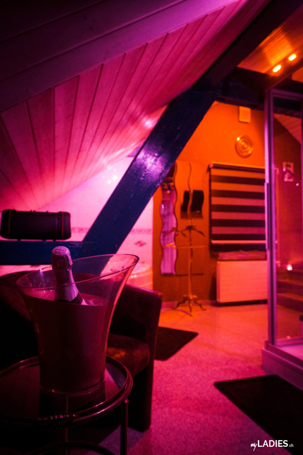 Wir suchen laufend nette Kolleginnen! / Bild 5