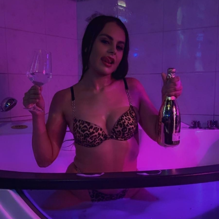 Oana - jung & saftig