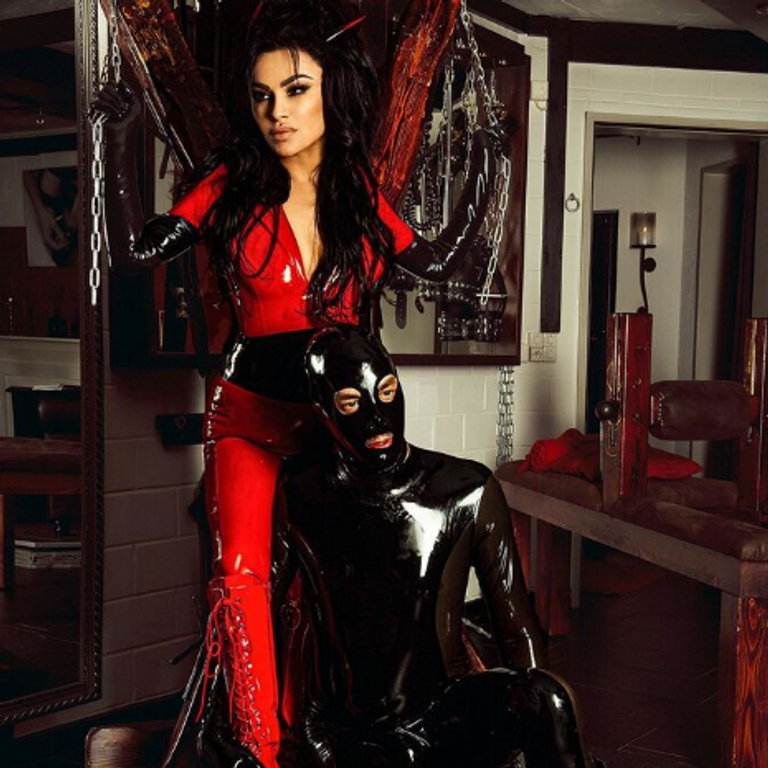 Chantal Fetisch - Die harte Hand