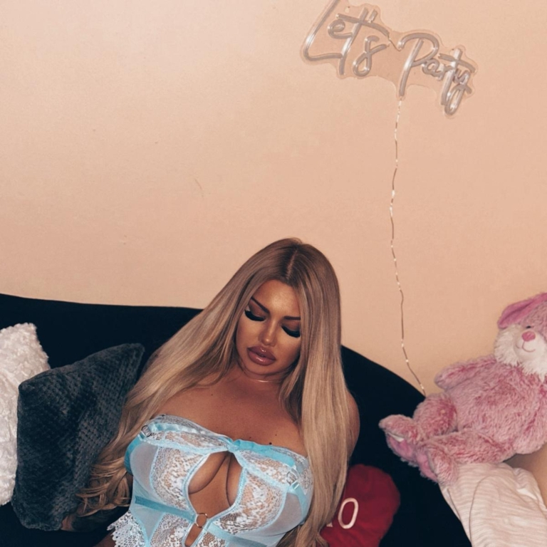 CHLOE NEW IN ST GALLEN - Sexy blonde