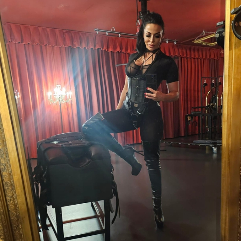 Lady Zenja - Sadistisch Schön