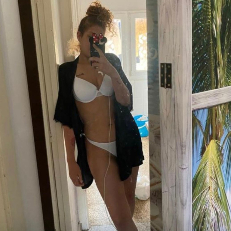 Sara - rasierte Spalte 🪒