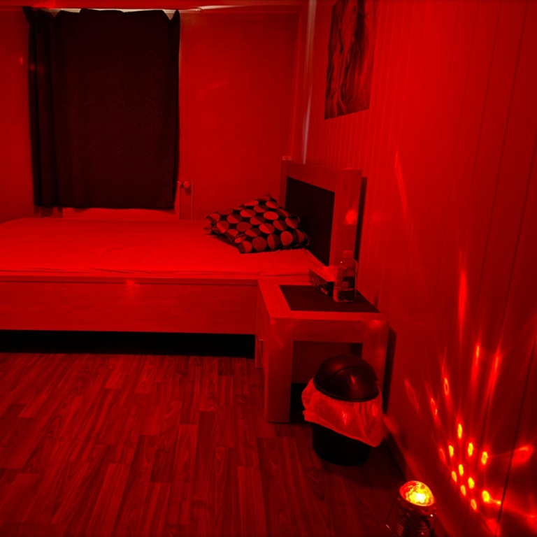 Asia Lips — 8610 Uster