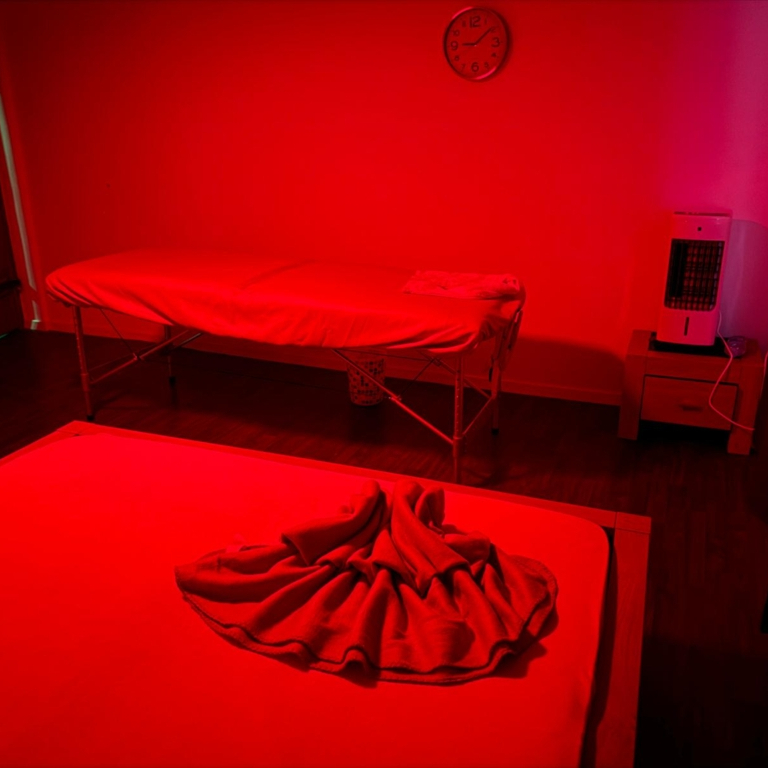 Asia Lips — 8610 Uster