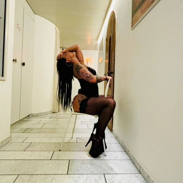 Bella - anal & bumssüchtig