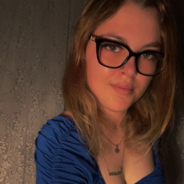 Maya - jung und heiss