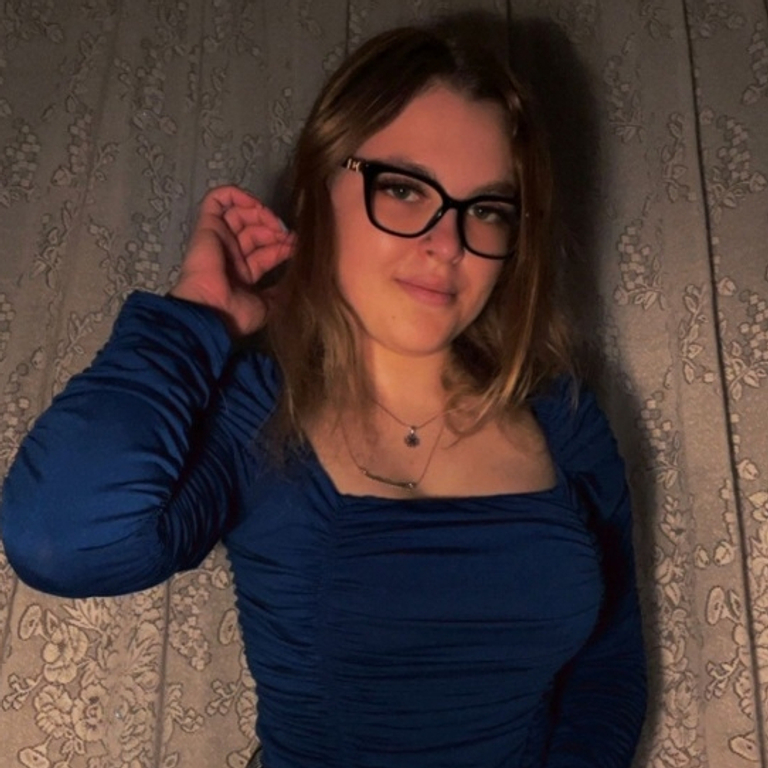 Maya - jung und heiss