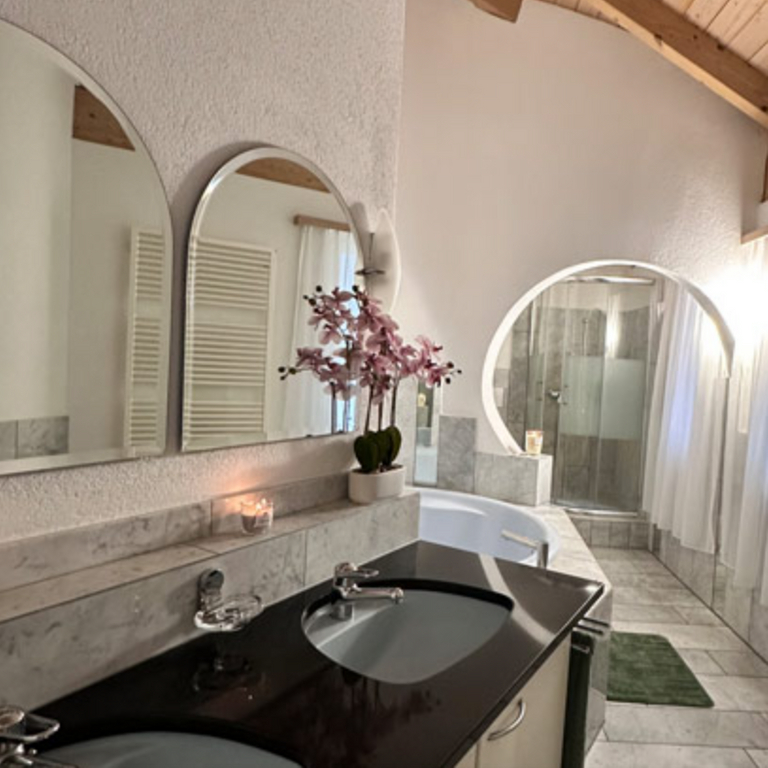 Verwandle deine Leidenschaft in viel Geld – werde erotische Masseurin!