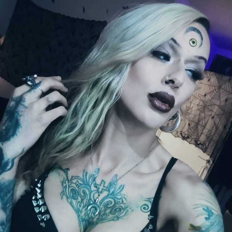 Fetischlady Latifa Noir - die Welt des BDSM