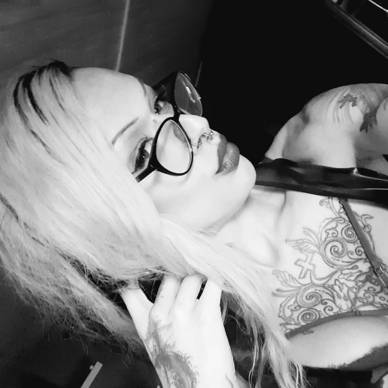 Fetischlady Latifa Noir - die Welt des BDSM