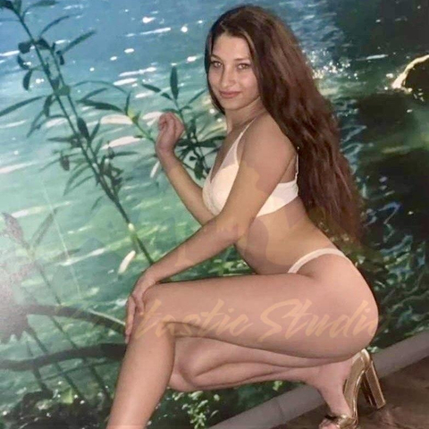 Cintya - jung und willig