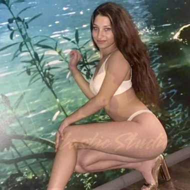 Cintya - jung und willig