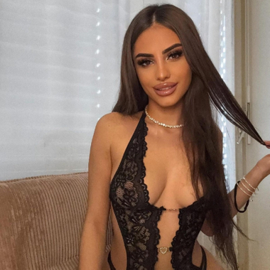 Mia - wants to experience new things