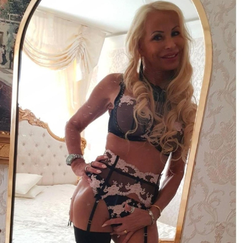 Donatella - Blonde Milf