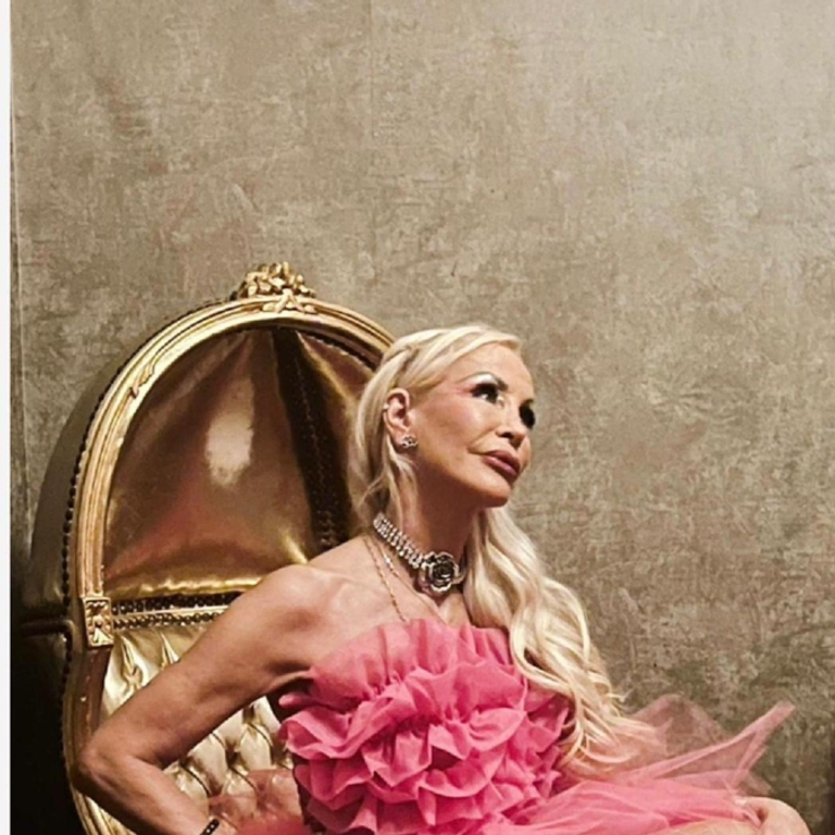 Donatella - Blonde Milf