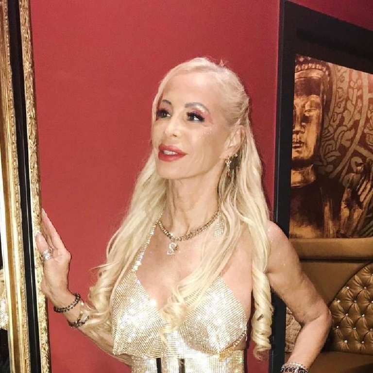 Donatella - Blonde Milf