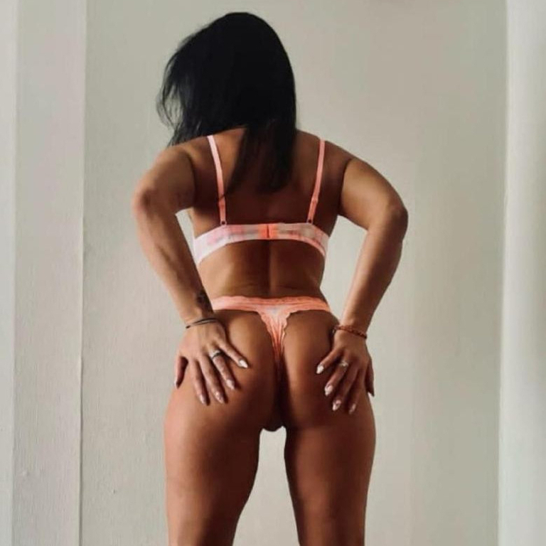 Emma - ( . Y . )  TITTEN 👀