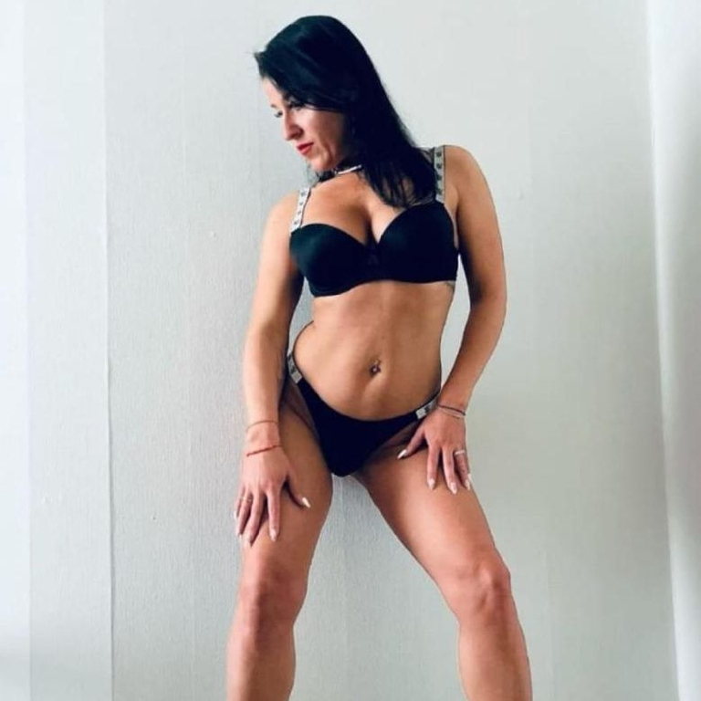 Emma - ( . Y . )  TITTEN 👀