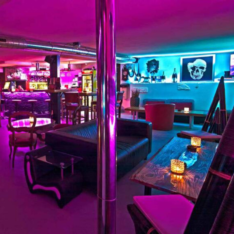 Hübsche Mieterinnen gesucht