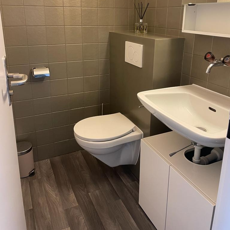 Zimmer/Rooms/Habitaciones in Niederglatt ZH