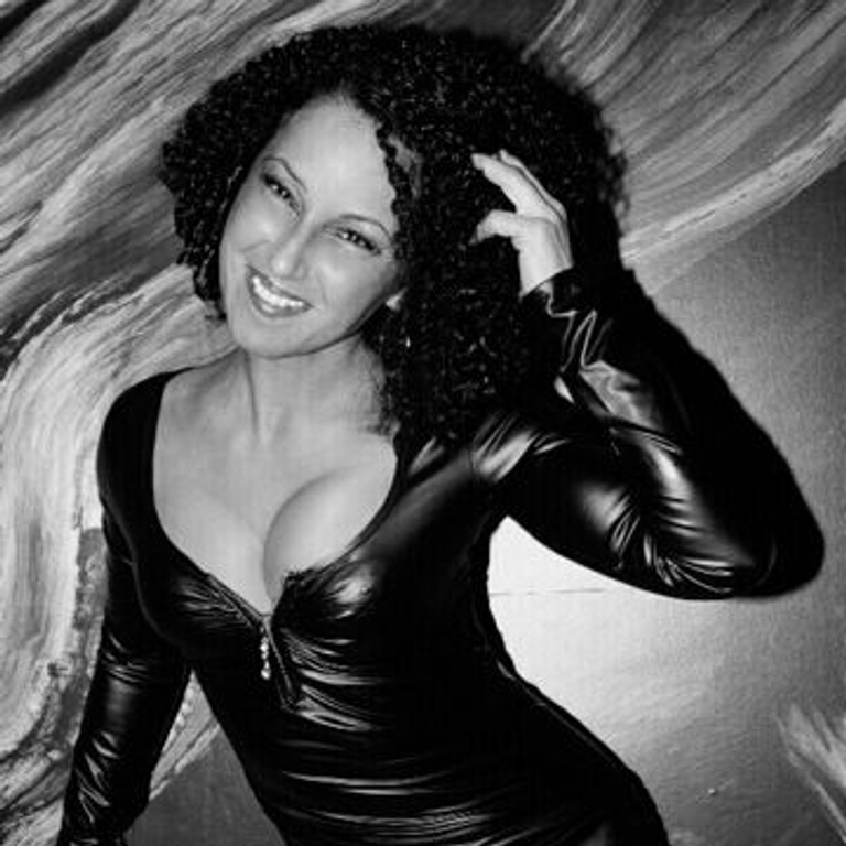 Pamela - Sexy Milf 😘