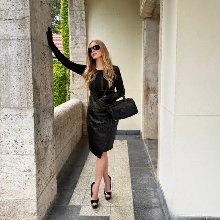 Mistress Zahra - First Class Domina