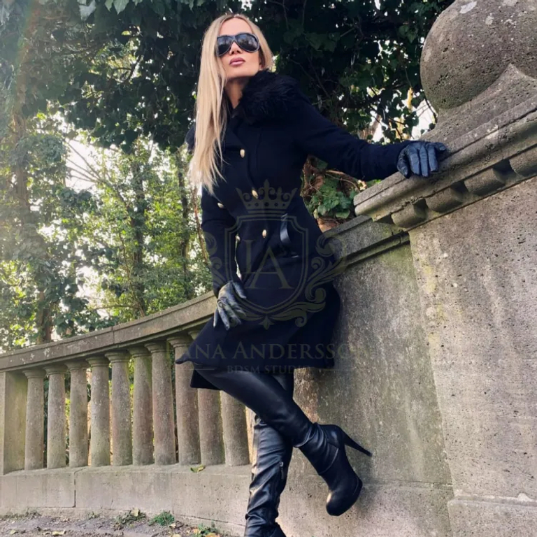 Mistress Zahra - First Class Domina