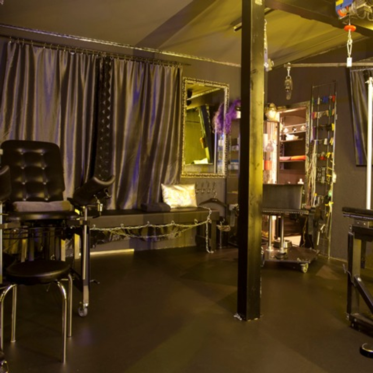 Lana Andersson - SM/Fetisch und Bizarr-Haus — 8134 Adliswil