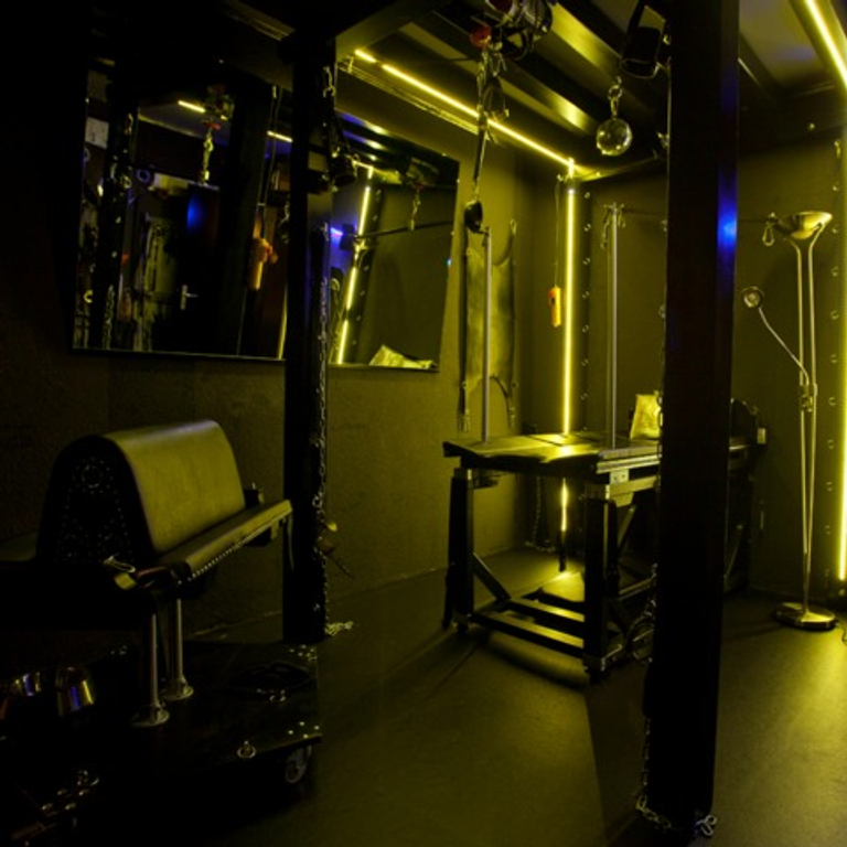 Lana Andersson - SM/Fetisch und Bizarr-Haus — 8134 Adliswil