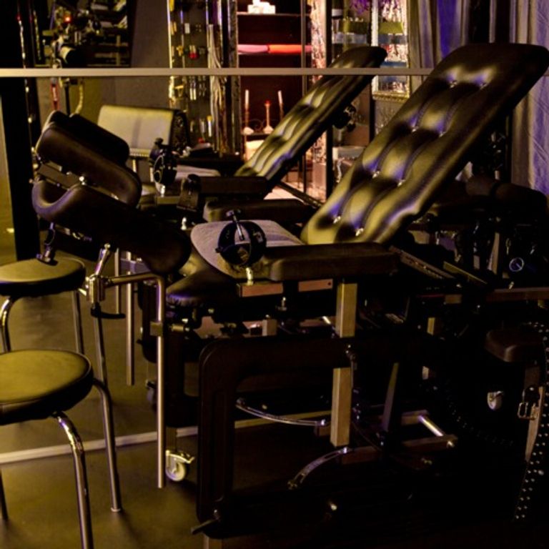 Lana Andersson - SM/Fetisch und Bizarr-Haus — 8134 Adliswil