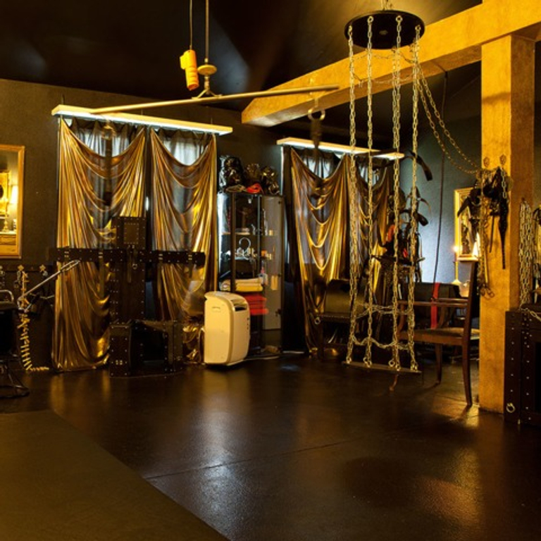 Lana Andersson - SM/Fetisch und Bizarr-Haus — 8134 Adliswil