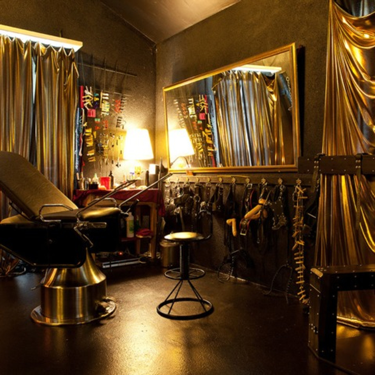 Lana Andersson - SM/Fetisch und Bizarr-Haus — 8134 Adliswil