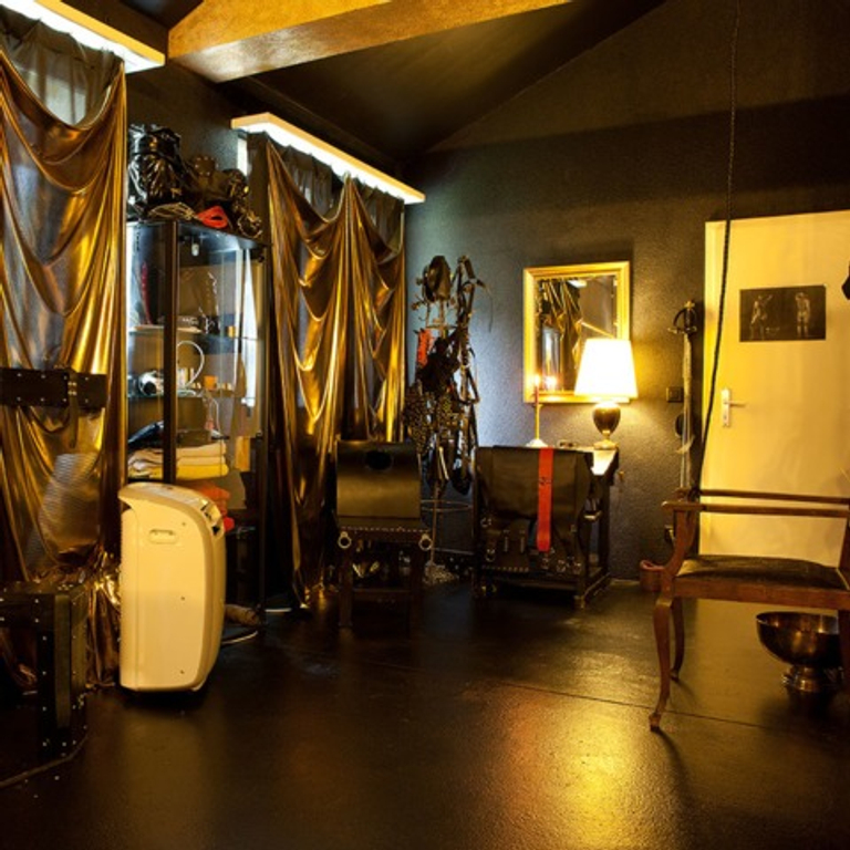 Lana Andersson - SM/Fetisch und Bizarr-Haus — 8134 Adliswil