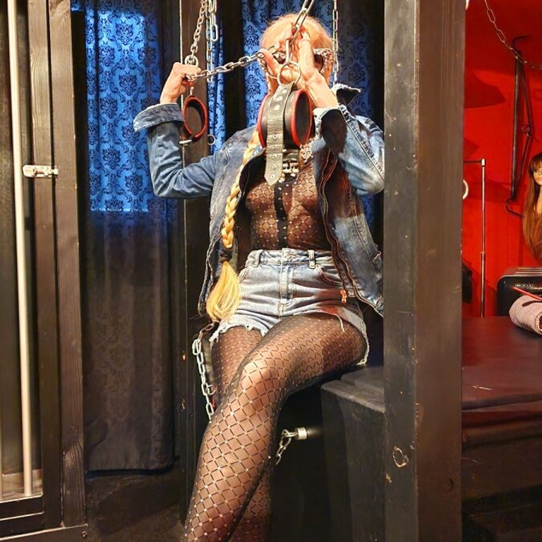 BIZARR LADY MARLENE - SCHWEIZERIN