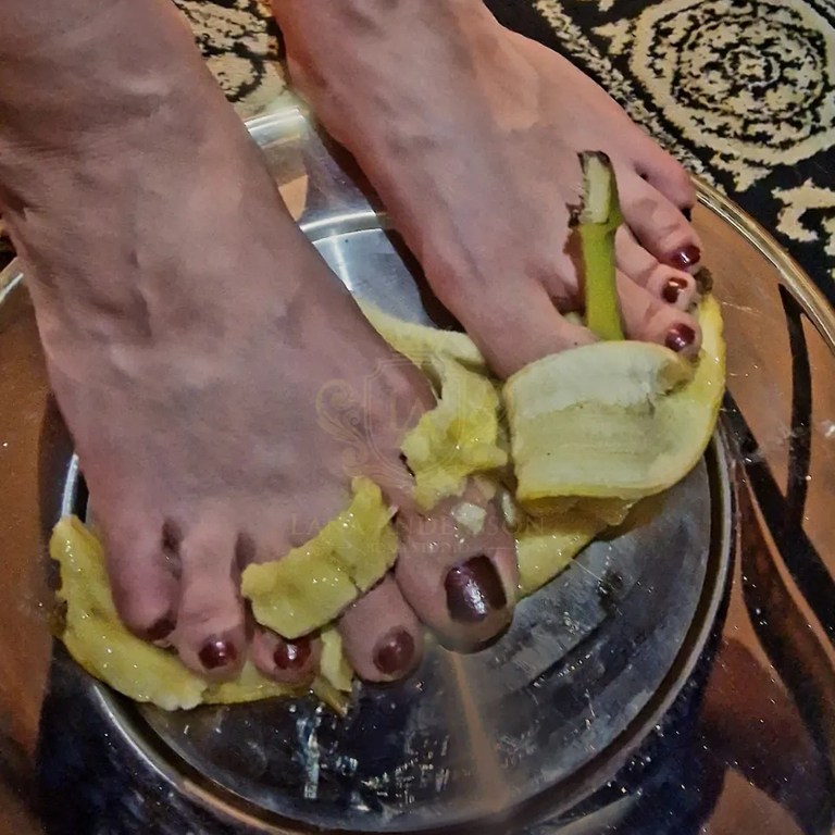 Jung Domina Denisa - BDSM Aufsteigerin