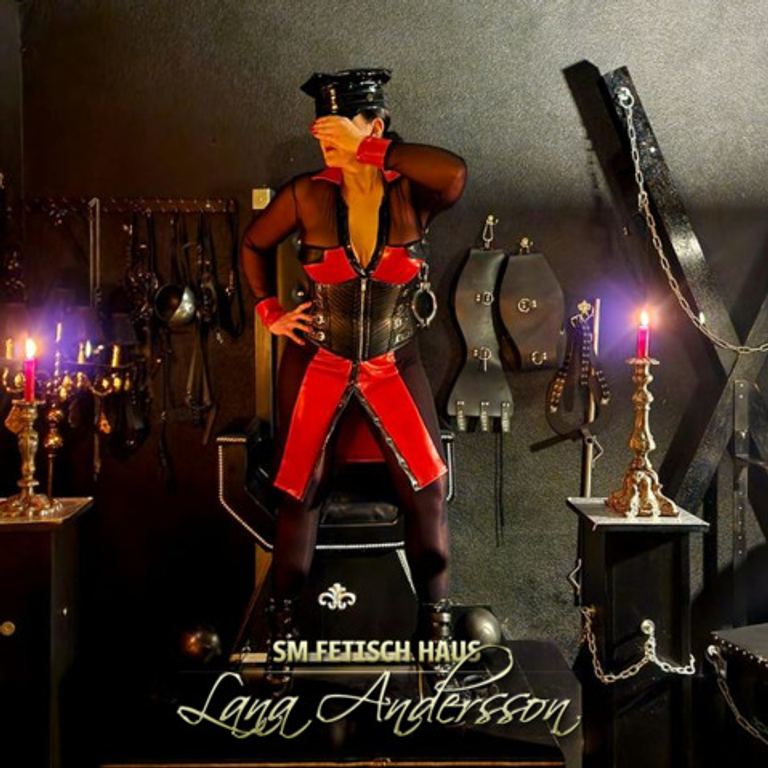 Larissa von Flüe - Schweizer Domina