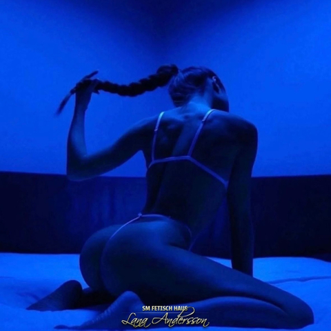 Miss Belinda - Spanking gegenseitig