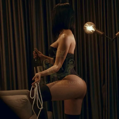 Miss Belinda - Spanking gegenseitig