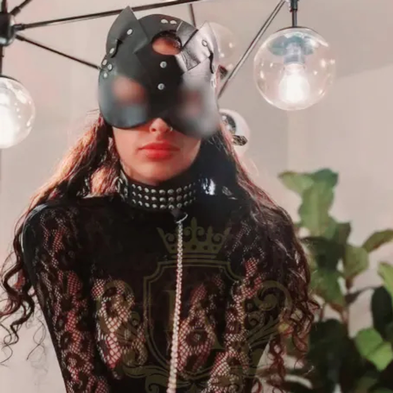 Miss Belinda - Spanking gegenseitig