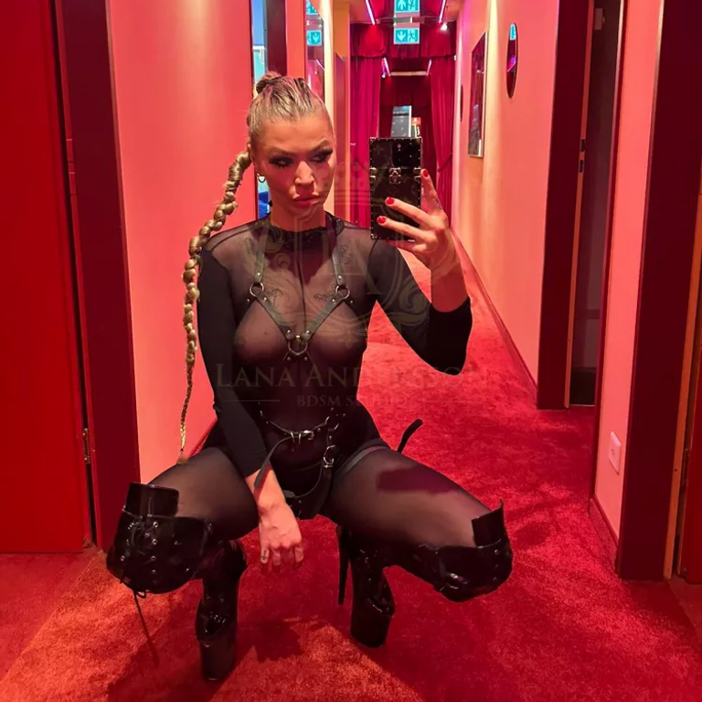 High-Class Domina Scorpia - Elite Mistress