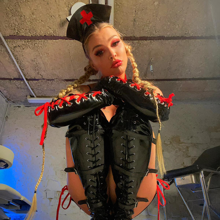 High-Class Domina Scorpia - Elite Mistress