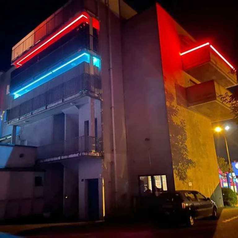 MAN LIKE GIRL — 8406 Winterthur