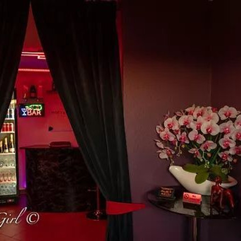 MAN LIKE GIRL — 8406 Winterthur