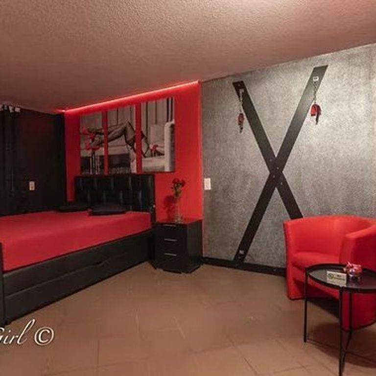 MAN LIKE GIRL — 8406 Winterthur